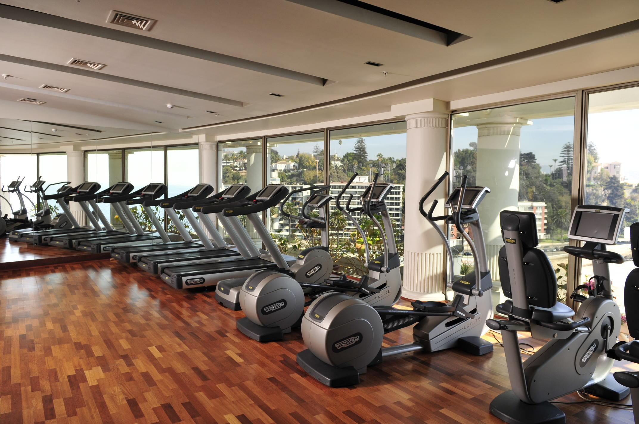 ホテル Enjoy ビニャ・デル・マール エクステリア 写真 A row of treadmills