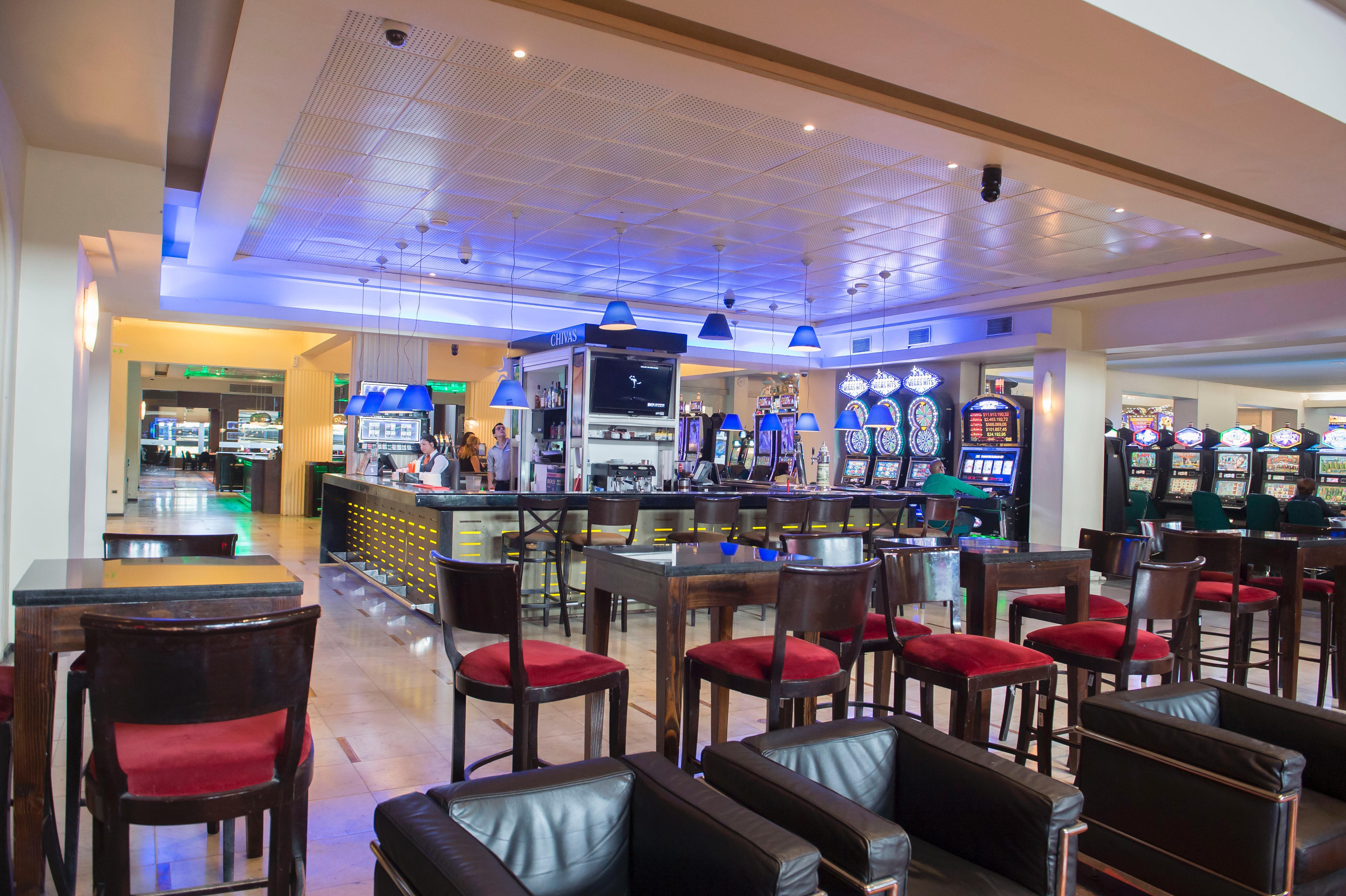 ホテル Enjoy ビニャ・デル・マール エクステリア 写真 The bar at the airport