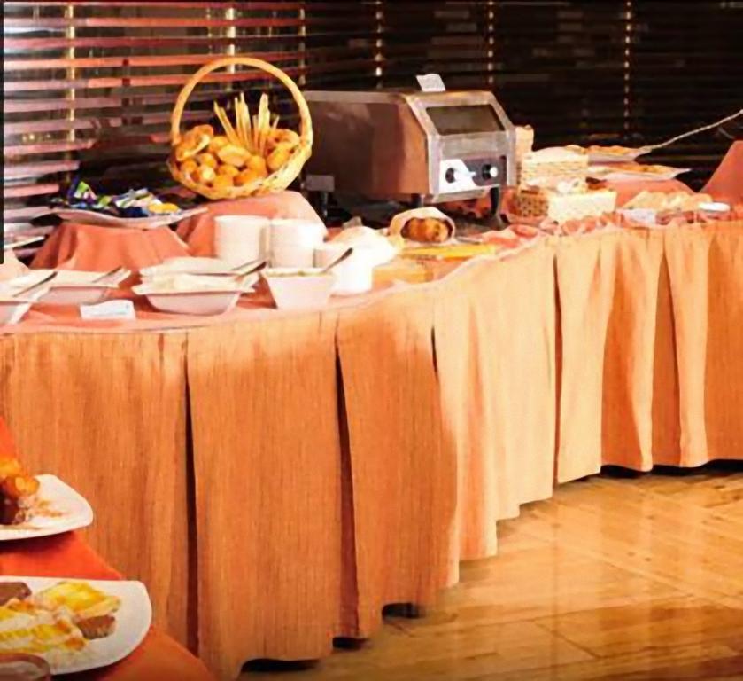 ホテル Enjoy ビニャ・デル・マール エクステリア 写真 A table with a table skirting