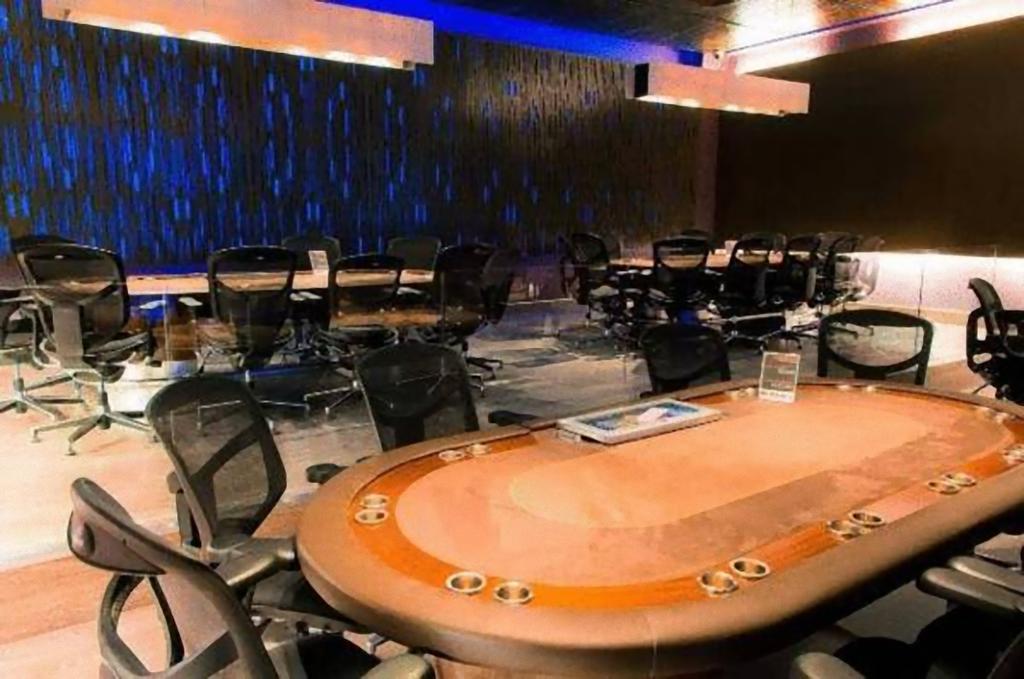 ホテル Enjoy ビニャ・デル・マール エクステリア 写真 A poker room at the Wynn Las Vegas